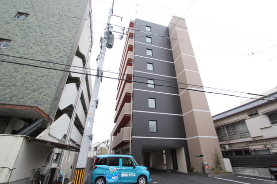 岡山市中区中納言町のマンションの建物外観