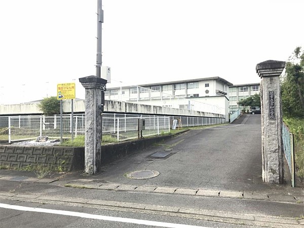 【マーレ　ランペルージＢの小学校】