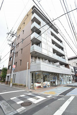 京都市北区小山西上総町のマンションの建物外観