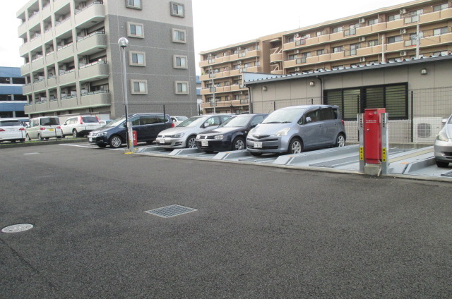 【エーフィールズ新田東の駐車場】