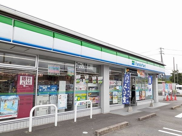 【亀山市関町新所のアパートのコンビニ】