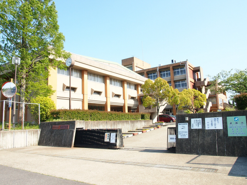 【大和郡山市野垣内町のアパートの中学校】