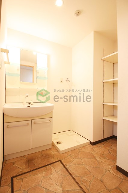 洗面設備　スペースが確保できる洗面所です