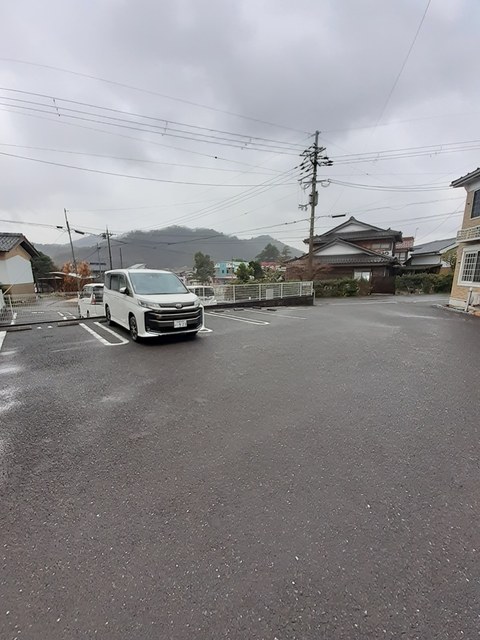 【舞鶴市田中町のアパートの駐車場】