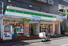 その他　【コンビニエンスストア】ファミリーマート　市谷田町店（その他）まで104m