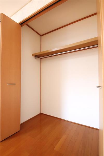 収納　大容量のクローゼット！棚があり、衣替えも楽々です☆