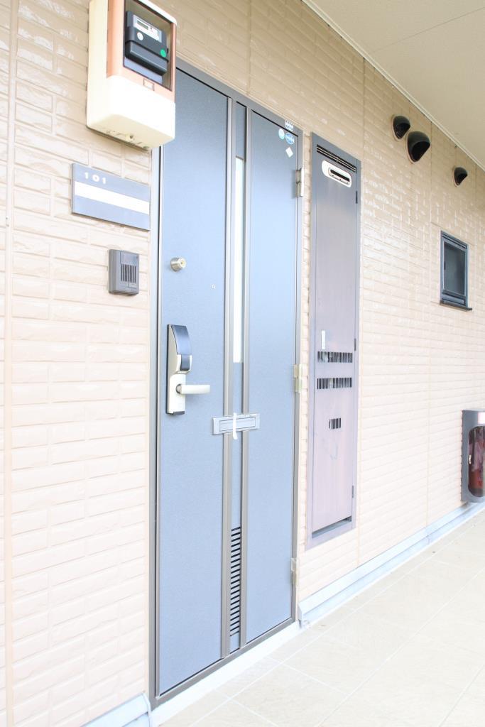 その他設備　鍵を無くす心配のない、電子キーの玄関です！