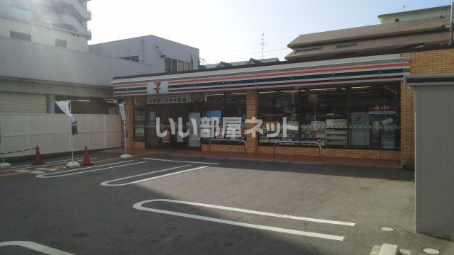 【京都市伏見区深草飯食町のマンションのコンビニ】