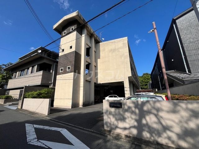 京都市北区平野鳥居前町のマンションの建物外観