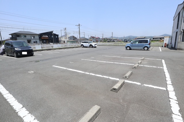 【倉敷市日吉町のマンションの駐車場】