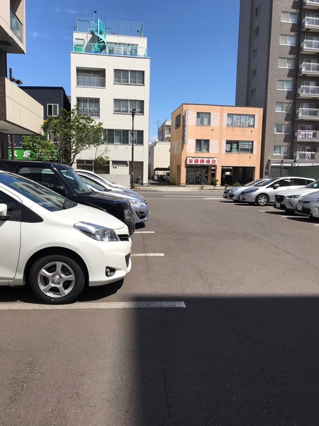 【グランシャリオIIの駐車場】