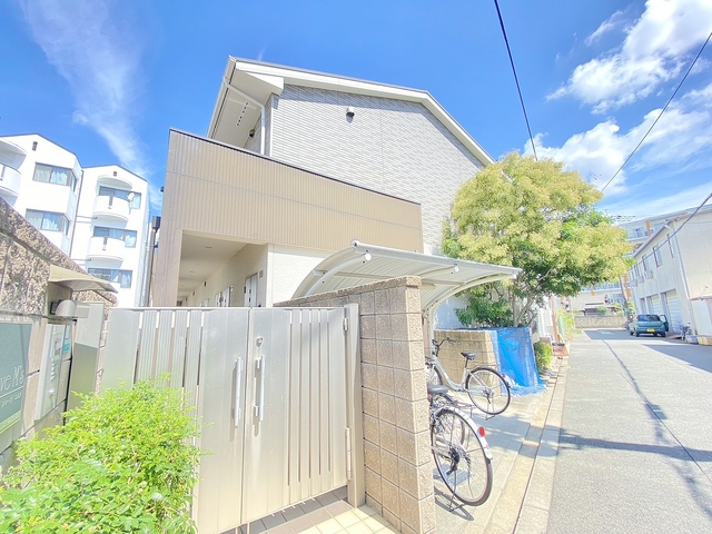 建物外観　築浅の綺麗なアパート