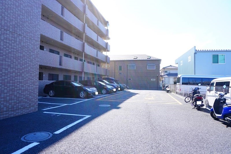 駐車場　敷地内駐車場（空き要確認）