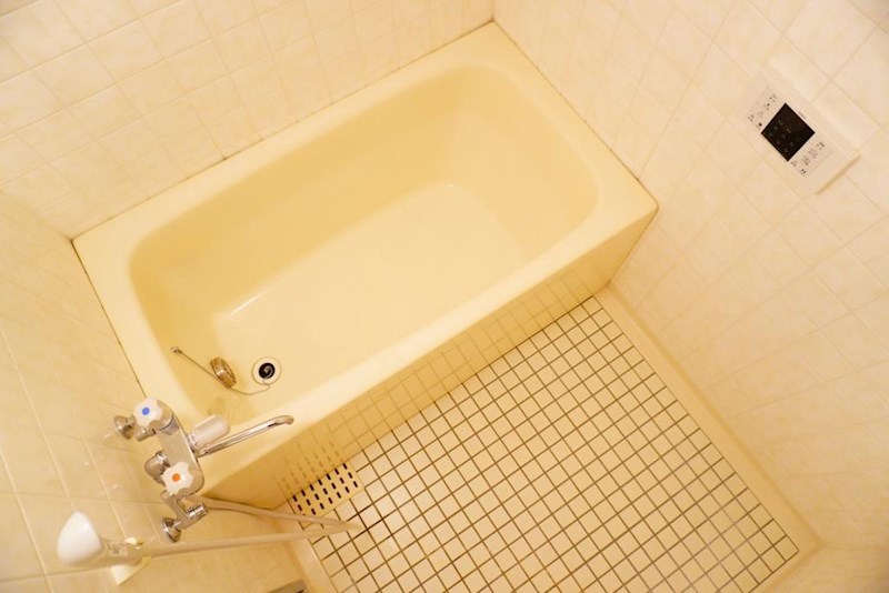 バス・シャワールーム　追焚機能がついた経済的なバス