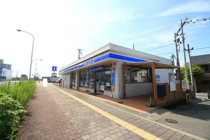 コンビニ　ローソン徳島安宅3丁目店（コンビニ）まで517m
