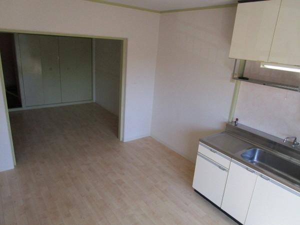 居室・リビング　同物件別室