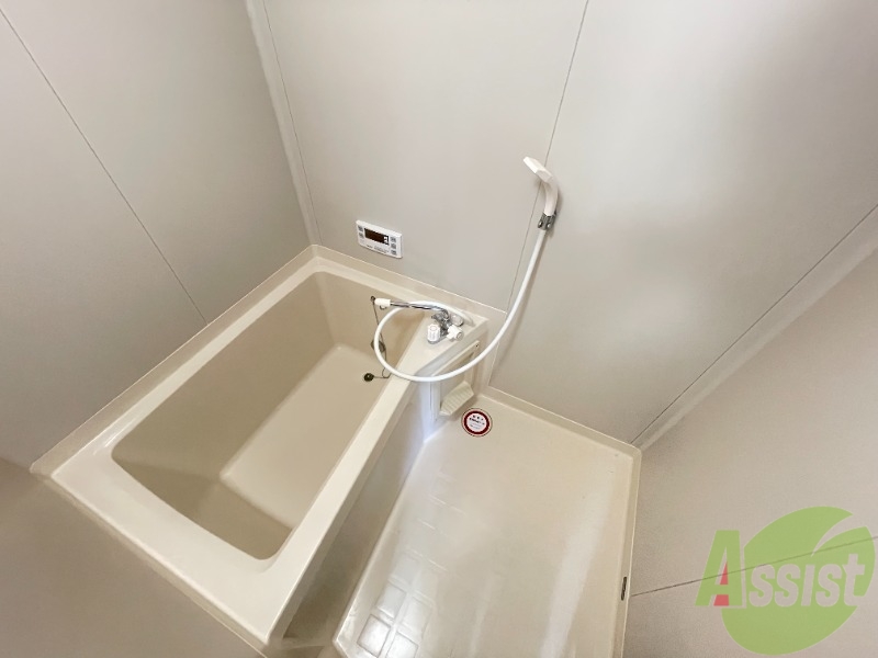 バス・シャワールーム　落ち着いたデザインの浴室。ゆったりできそうです。