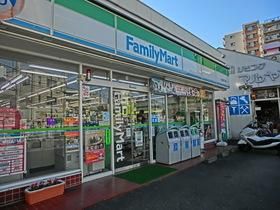 コンビニ　ファミリーマート（コンビニ）まで516m