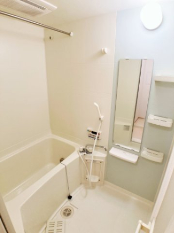 バス・シャワールーム　別部屋反転間取の写真となります。