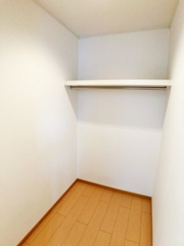 収納　別部屋反転間取の写真となります。