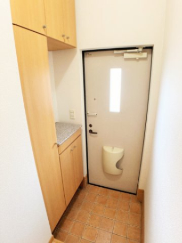 玄関　別部屋反転間取の写真となります。