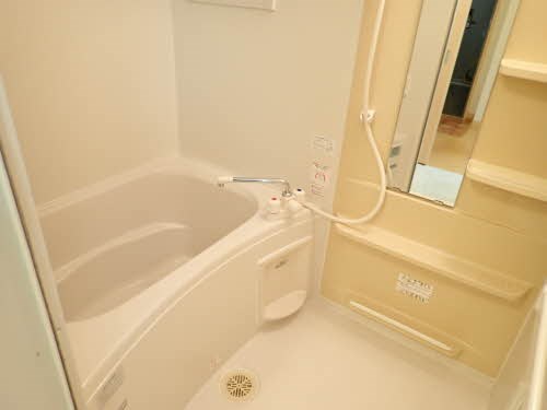 バス・シャワールーム　追い焚き付！小窓があり換気がしやすい！