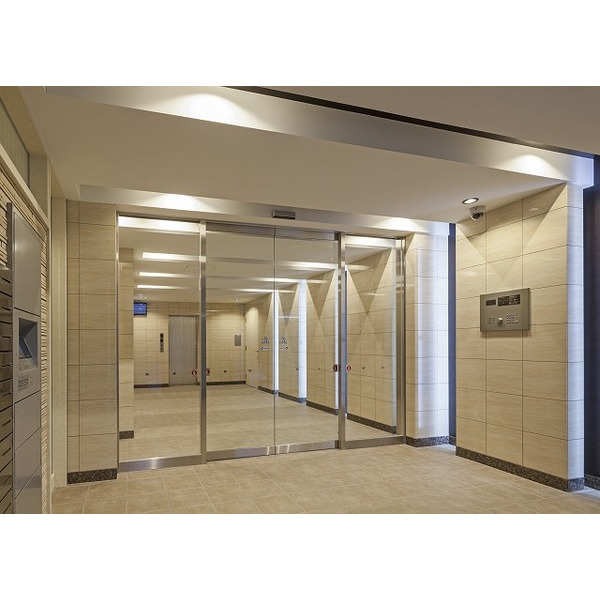 ロビー　防犯カメラ有り