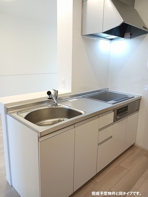 キッチン　３口コンロ付きのシステムキッチン☆※類似物件