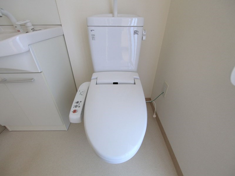 トイレ　温水洗浄暖房便座付トイレ