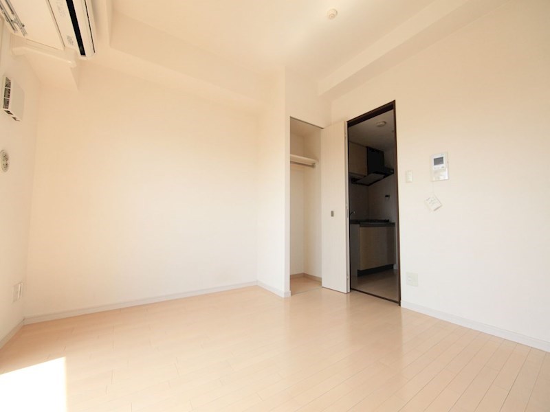 居室・リビング　洋室7.2帖　クローゼット付（収納充実してます）