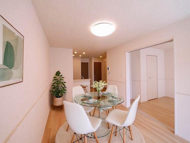 居室・リビング　CGで家具等を配置したもので家具等は含まれません