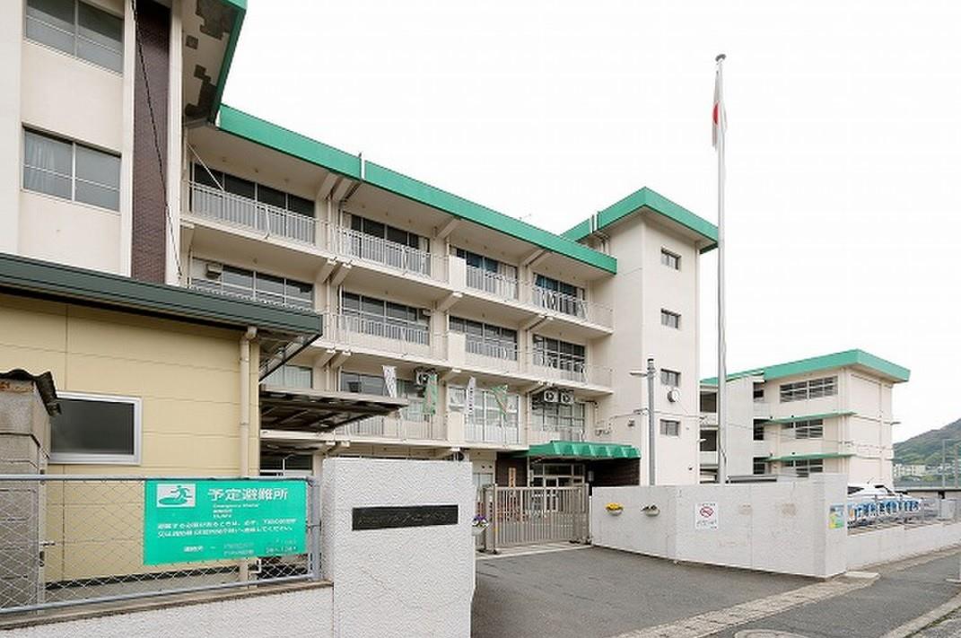 中学校　戸ノ上中学校（中学校）まで600m