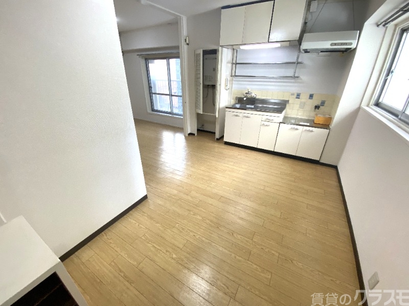 居室・リビング　白基調の綺麗なお部屋ですね！