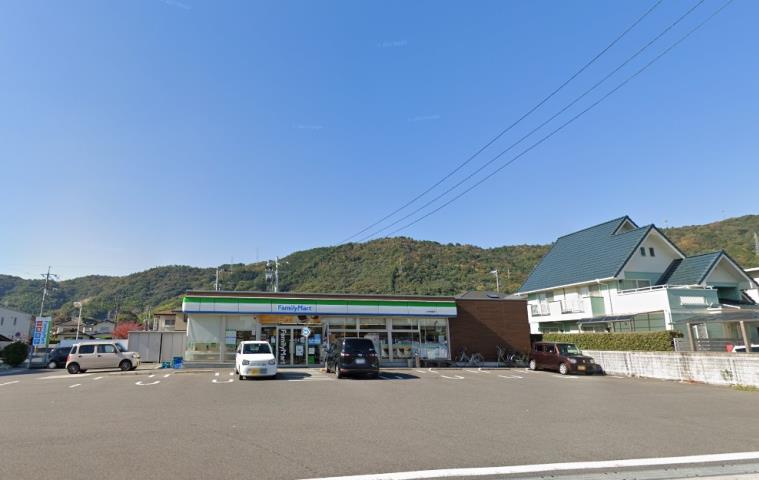 コンビニ　ファミリーマート（コンビニ）まで194m