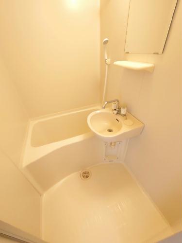 バス・シャワールーム　現状優先。設置は現地と異なる可能性があります。