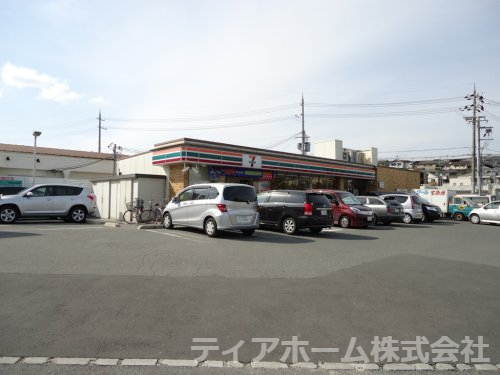 コンビニ　セブンイレブン 香芝穴虫店（コンビニ）まで567m