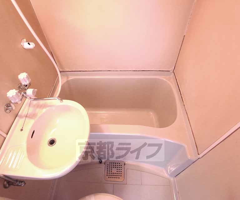 バス・シャワールーム　使いやすそうなユニットバスですね。