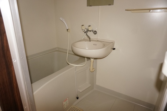 バス・シャワールーム　※他号室の写真です。