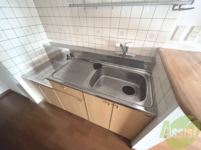 キッチン　調理スペースが確保されていて使いやすそうな印象でした。