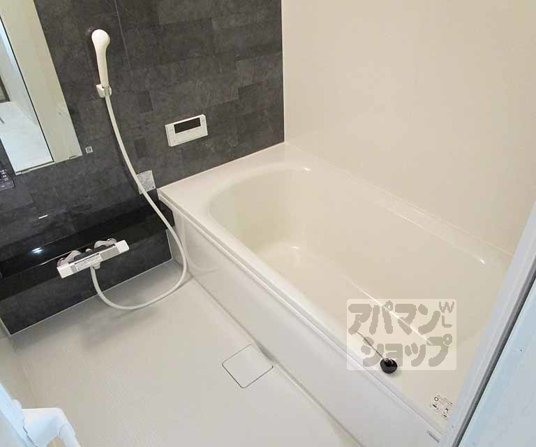 バス・シャワールーム　３０２号室の写真です。