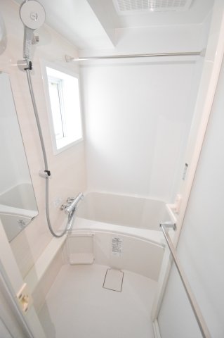 バス・シャワールーム　浴室乾燥付きなので梅雨時や洗濯物が多くても安心です。