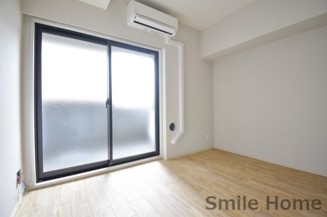 居室・リビング　エアコン付きのお部屋です