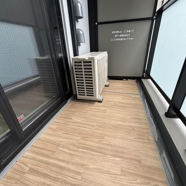 バルコニー　暖かな日差しのふりそそぐバルコニー