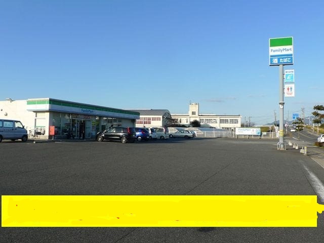 コンビニ　ファミリーマート直方バイパス店（コンビニ）まで372m