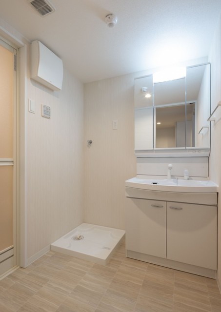 洗面設備　反転の可能性有り。現況を優先いたします。