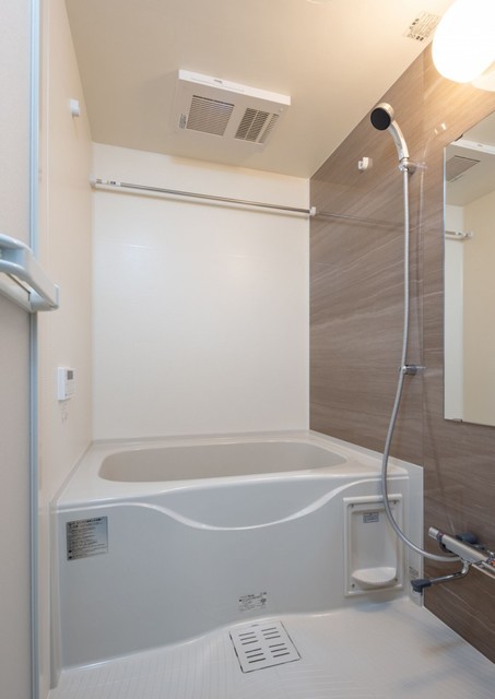 バス・シャワールーム　【浴室】反転の可能性有り。況を優先いたします。