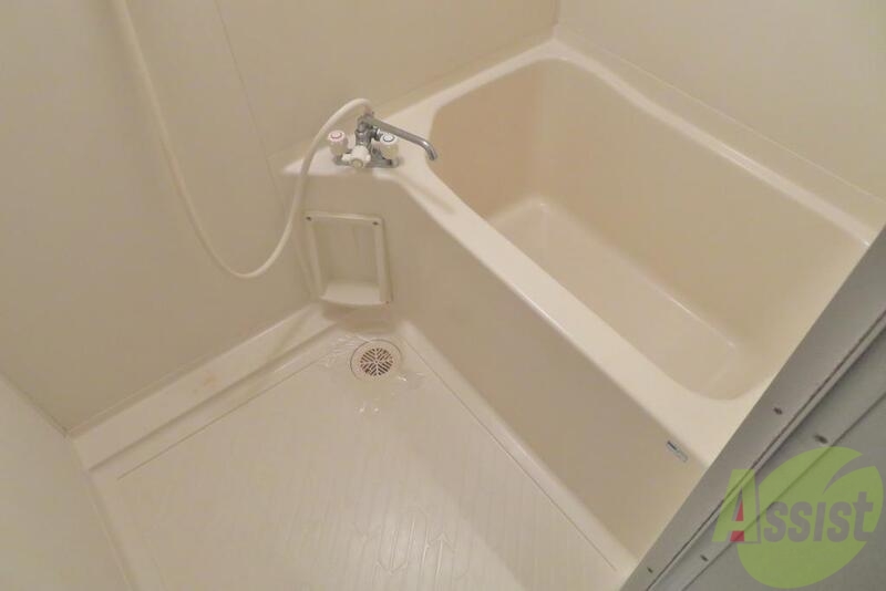 バス・シャワールーム　お風呂は洗い場も広くて掃除なんかもし易そうです。