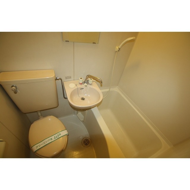 バス・シャワールーム　バス・トイレ・洗面台