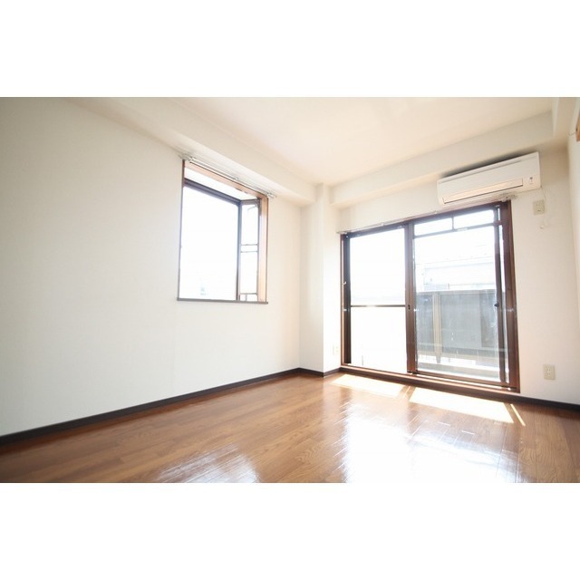 居室・リビング　角部屋　２面採光