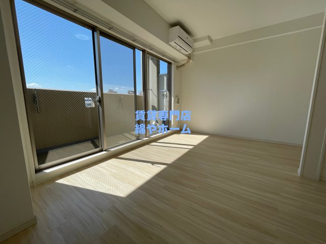 居室・リビング　こちらの居間で趣味の時間をお楽しみください